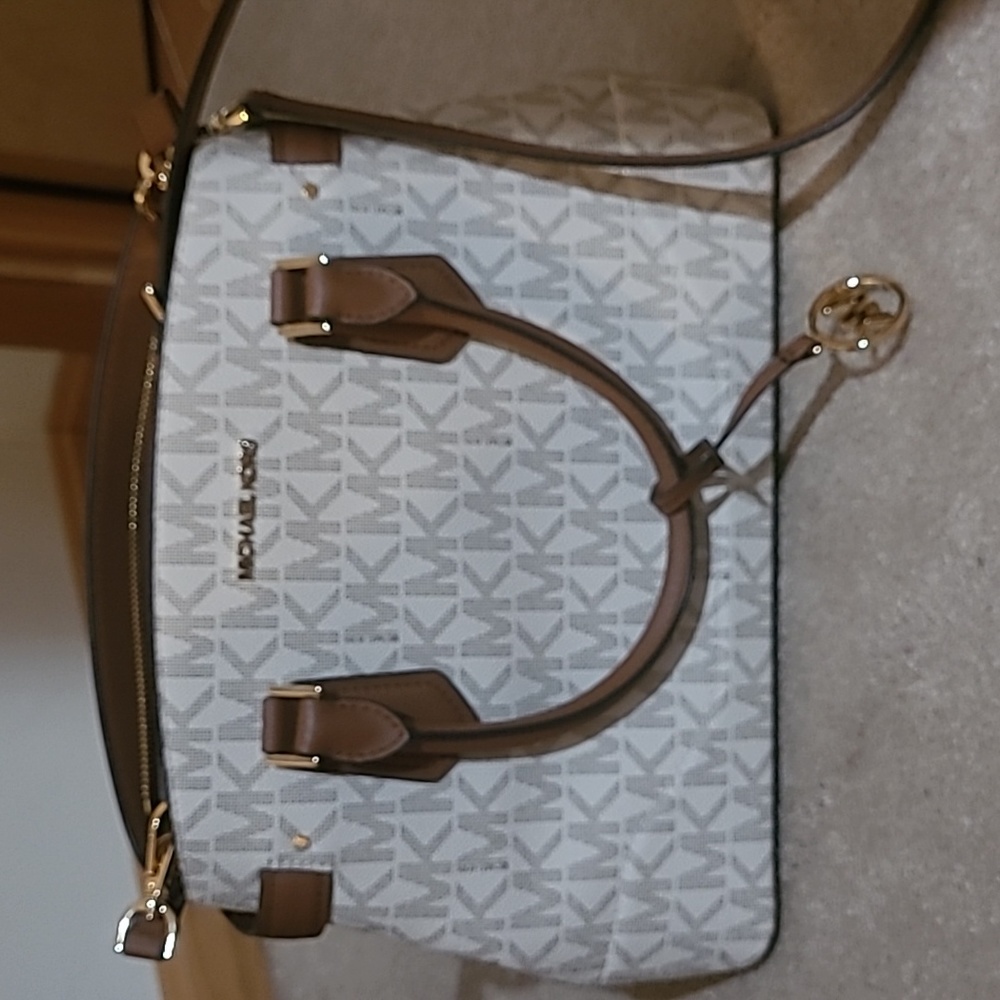 Michael kors crossbody bag